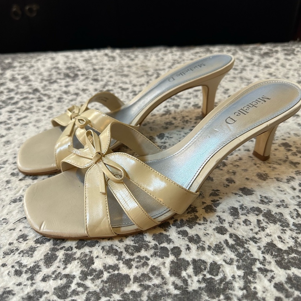 Michelle D Elegant Cream Kitten Heels